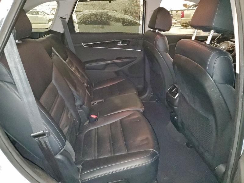 Фото 11 - KIA SORENTO