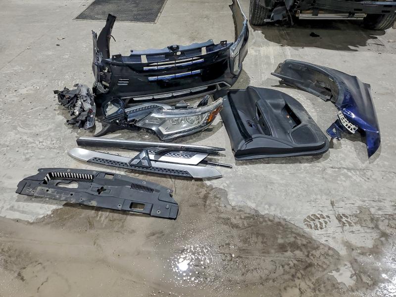 Фото 13 - MITSUBISHI OUTLANDER