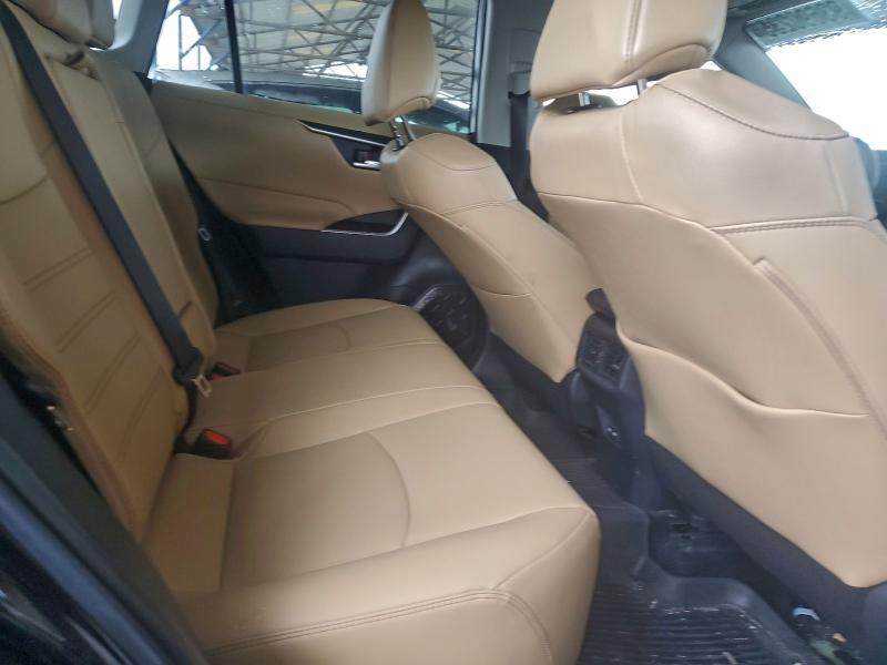 Фото 10 - TOYOTA RAV4