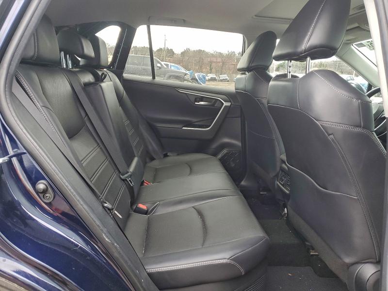 Фото 11 - TOYOTA RAV4