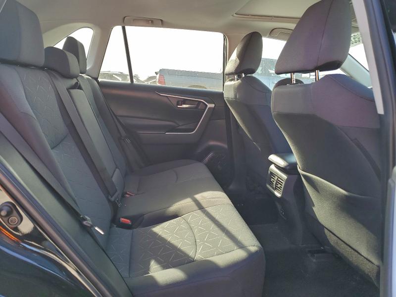 Фото 11 - TOYOTA RAV4