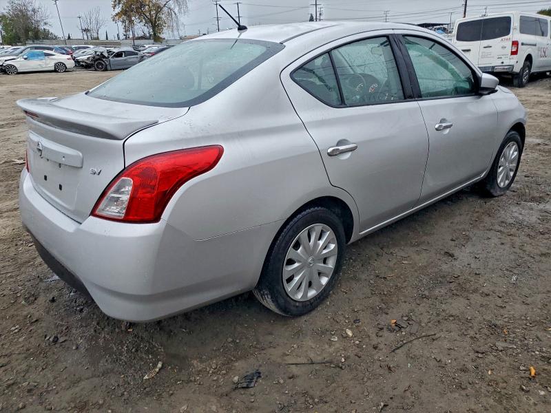 Фото 3 - NISSAN VERSA