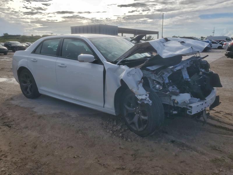 Фото 4 - CHRYSLER 300