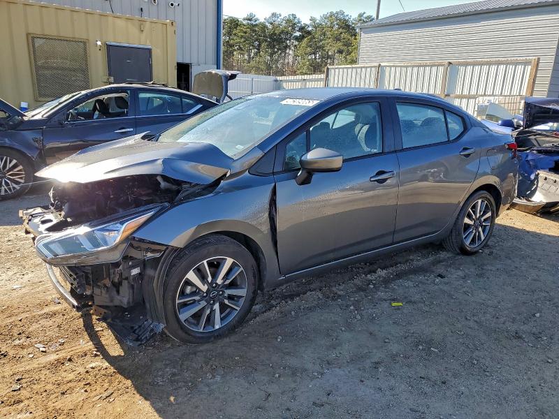 Фото 1 - NISSAN VERSA