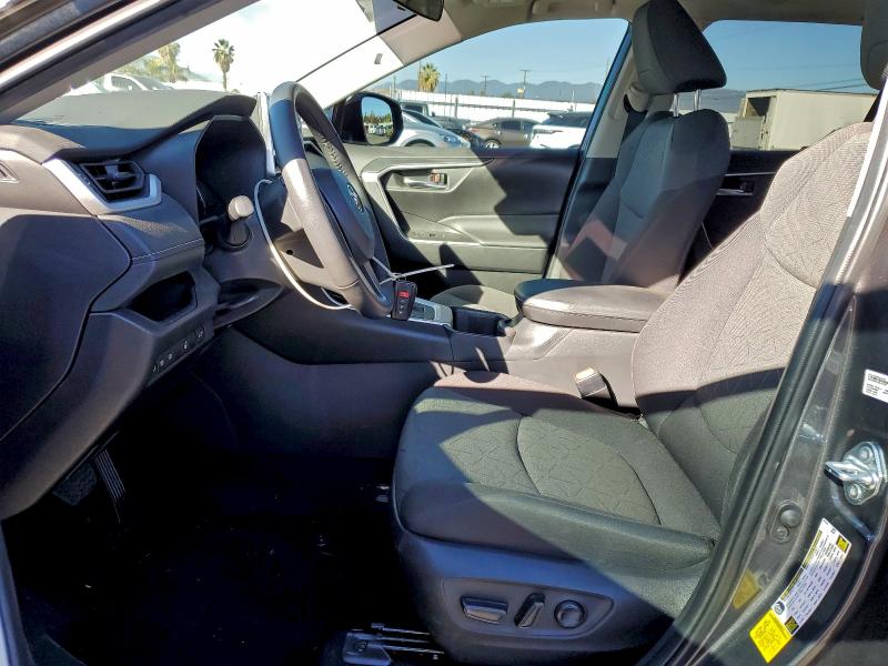 Фото 7 - TOYOTA RAV4