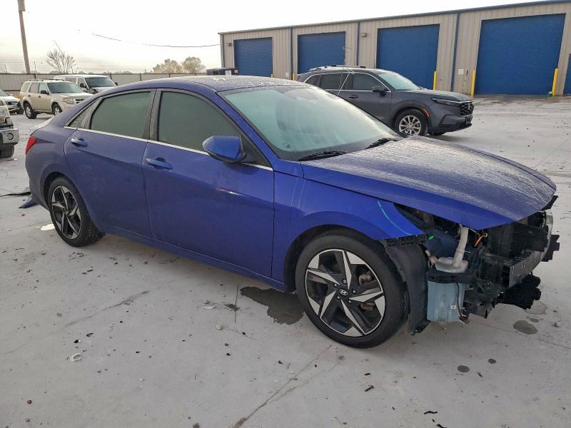 Фото 4 - HYUNDAI ELANTRA