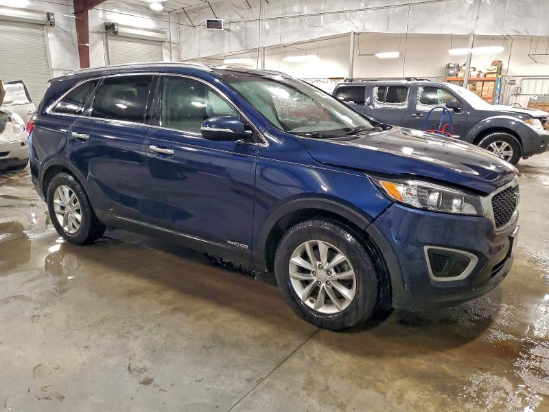 Фото 4 - KIA SORENTO