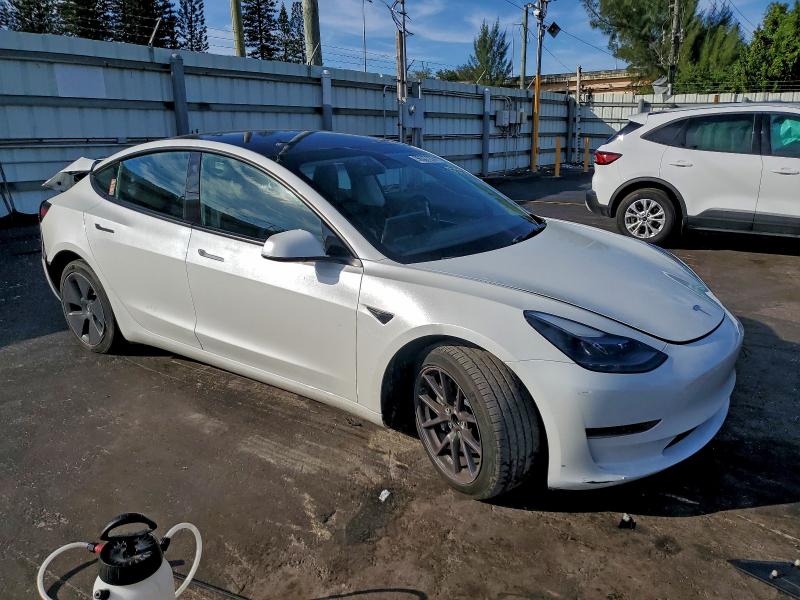 Фото 4 - TESLA MODEL 3