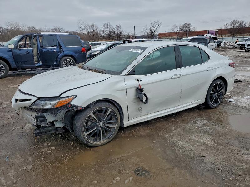 Фото 1 - TOYOTA CAMRY