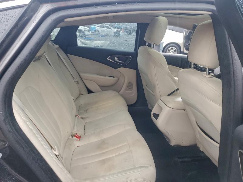 Фото 10 - CHRYSLER 200