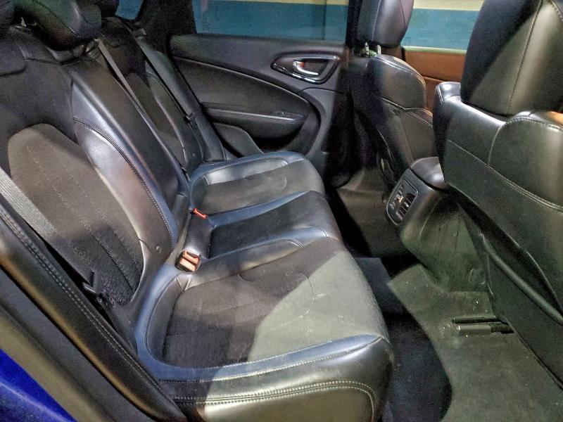 Фото 10 - CHRYSLER 200