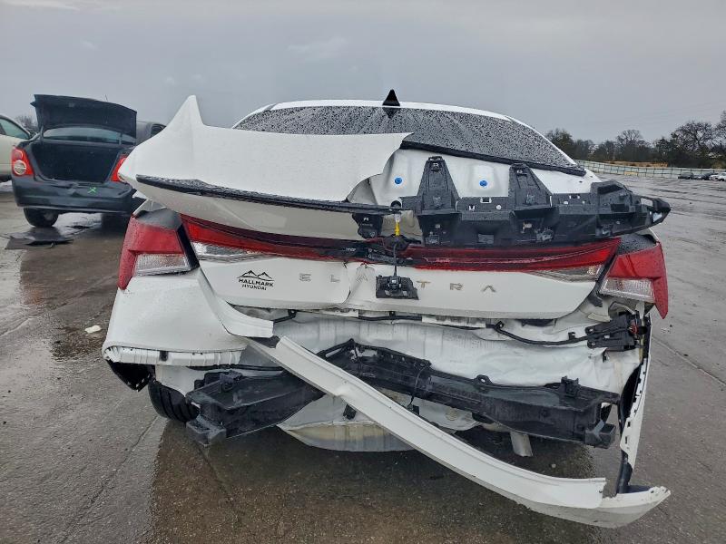 Фото 6 - HYUNDAI ELANTRA