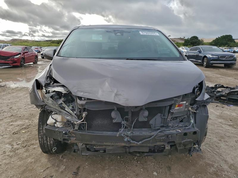 Фото 5 - TOYOTA SIENNA