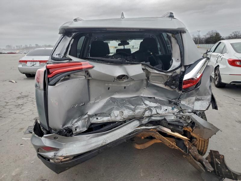 Фото 6 - TOYOTA RAV4