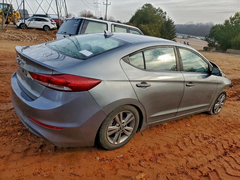 Фото 3 - HYUNDAI ELANTRA