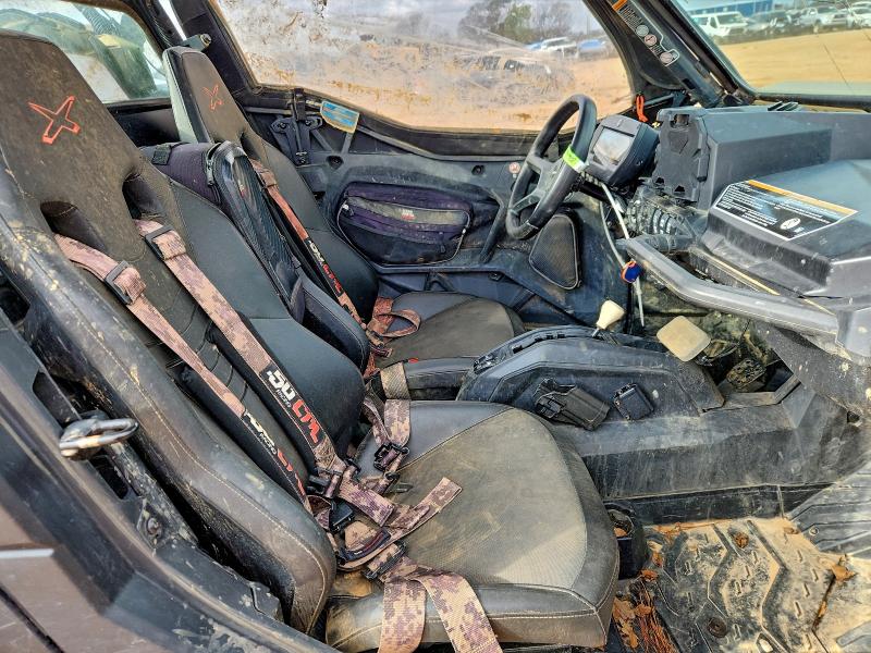 CAN-AM COMMANDER 2024