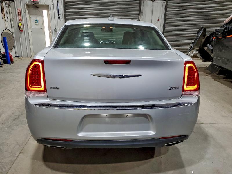 Фото 6 - CHRYSLER 300