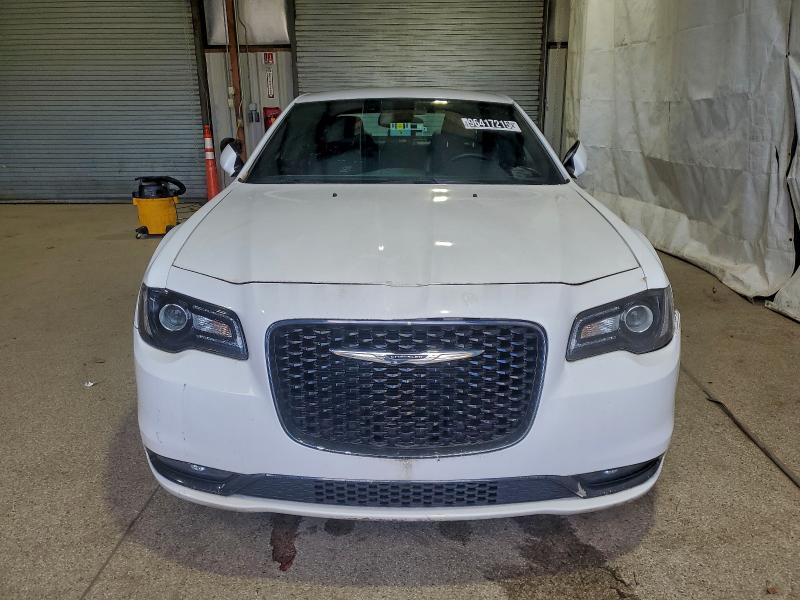 Фото 5 - CHRYSLER 300