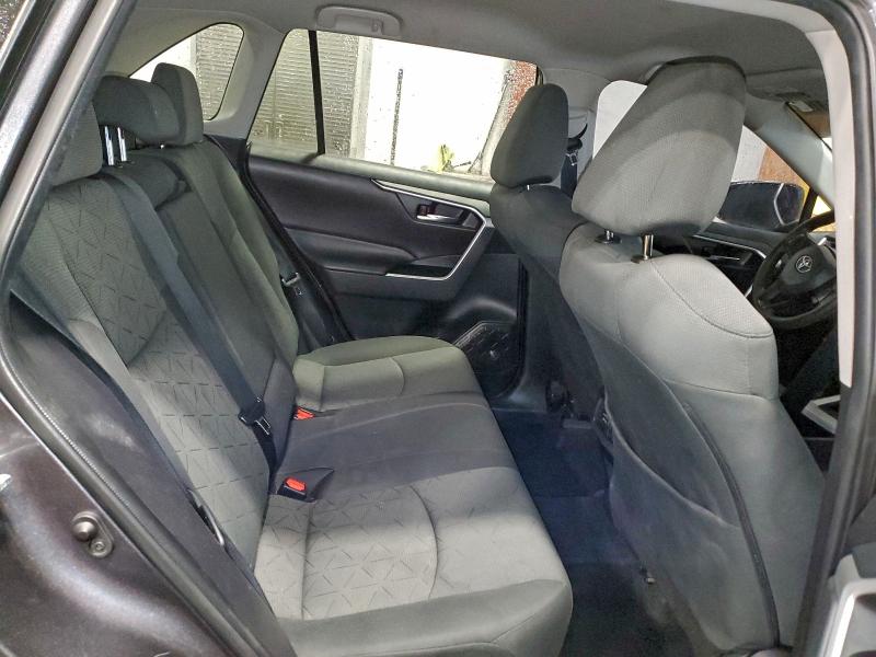 Фото 11 - TOYOTA RAV4