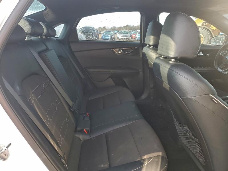 Фото 10 - KIA FORTE