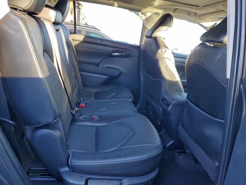 Фото 11 - TOYOTA HIGHLANDER