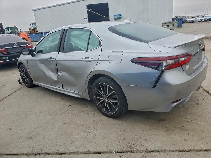 Фото 2 - TOYOTA CAMRY