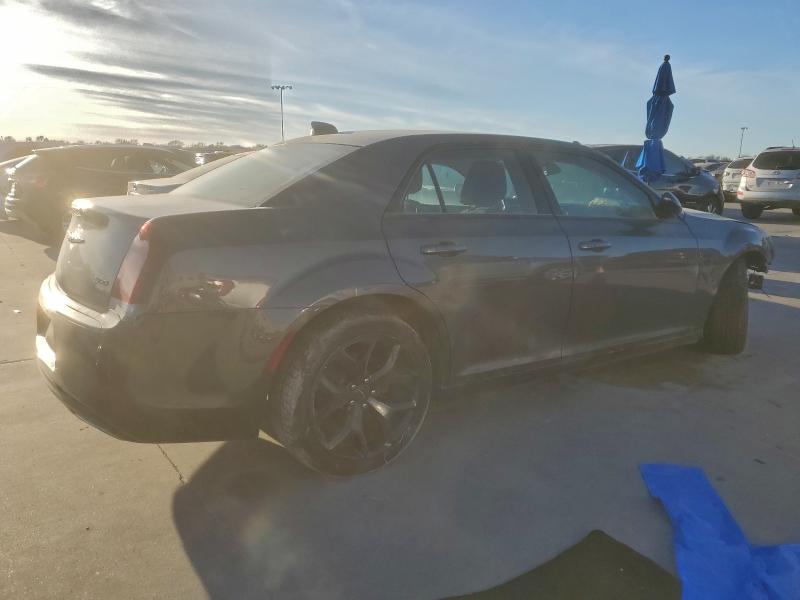 Фото 3 - CHRYSLER 300