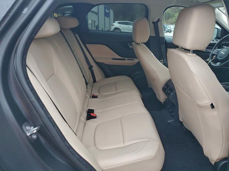 Фото 11 - JAGUAR F-PACE