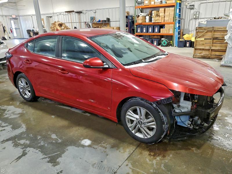 Фото 4 - HYUNDAI ELANTRA