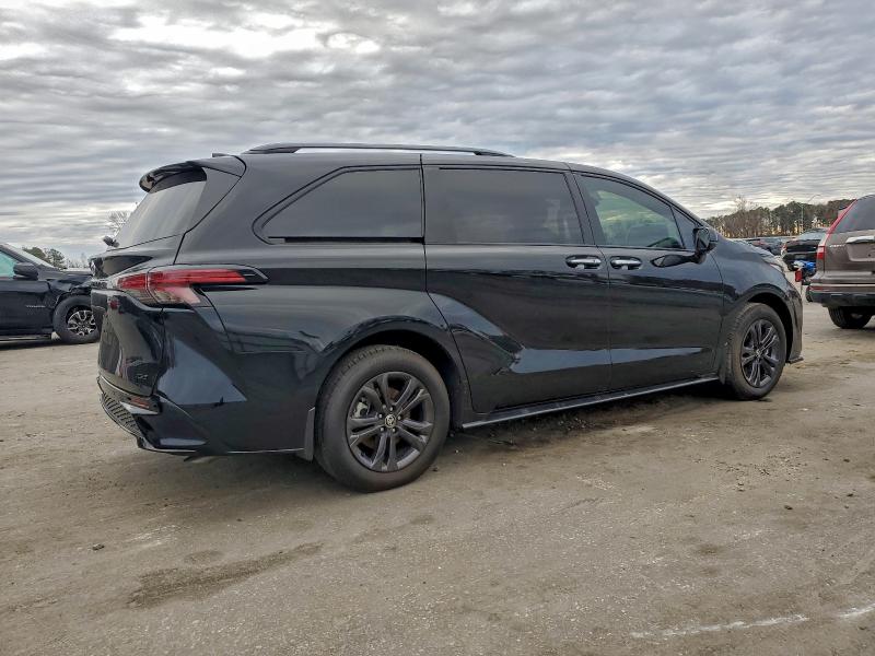 Фото 3 - TOYOTA SIENNA