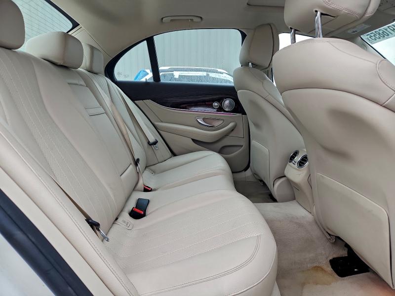 Фото 10 - MERCEDES-BENZ E-CLASS