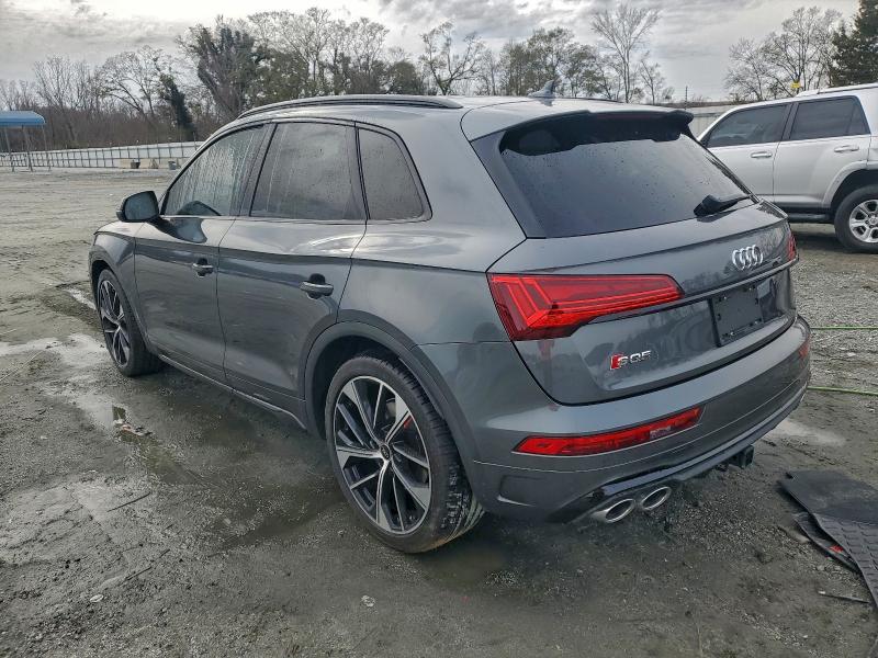 Фото 2 - AUDI SQ5
