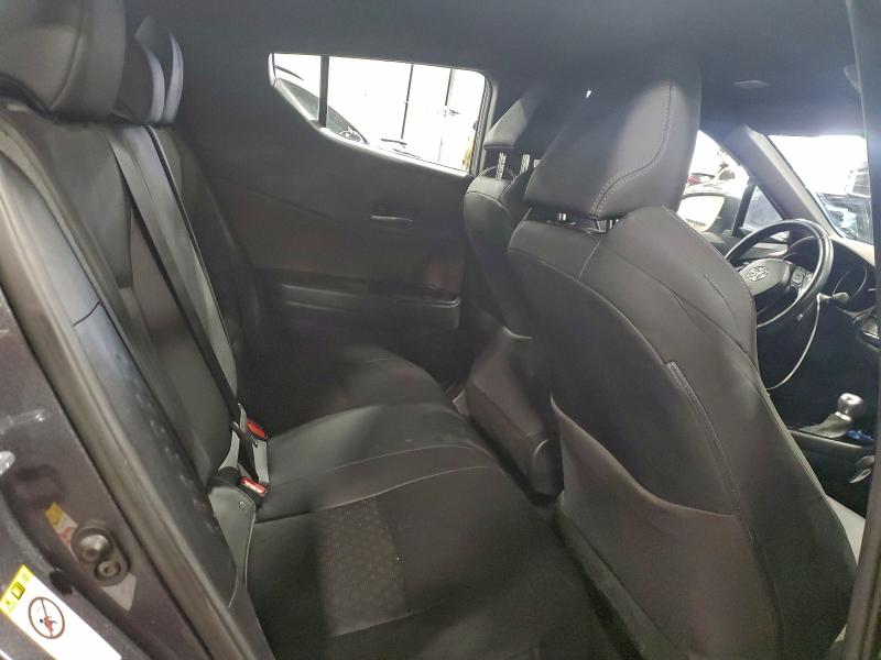 Фото 10 - TOYOTA C-HR