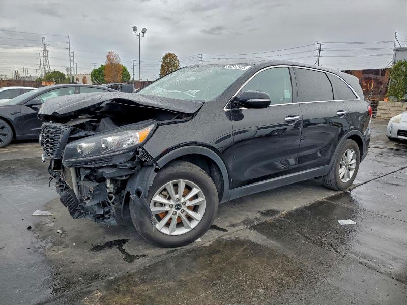 Фото 1 - KIA SORENTO