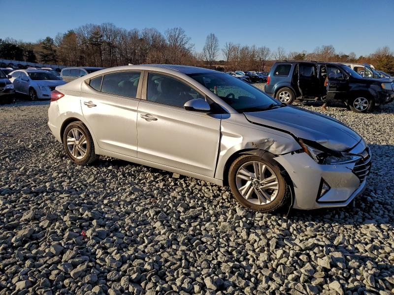 Фото 4 - HYUNDAI ELANTRA