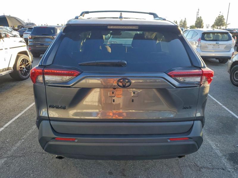 Фото 6 - TOYOTA RAV4