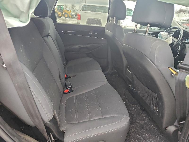 Фото 11 - KIA SORENTO