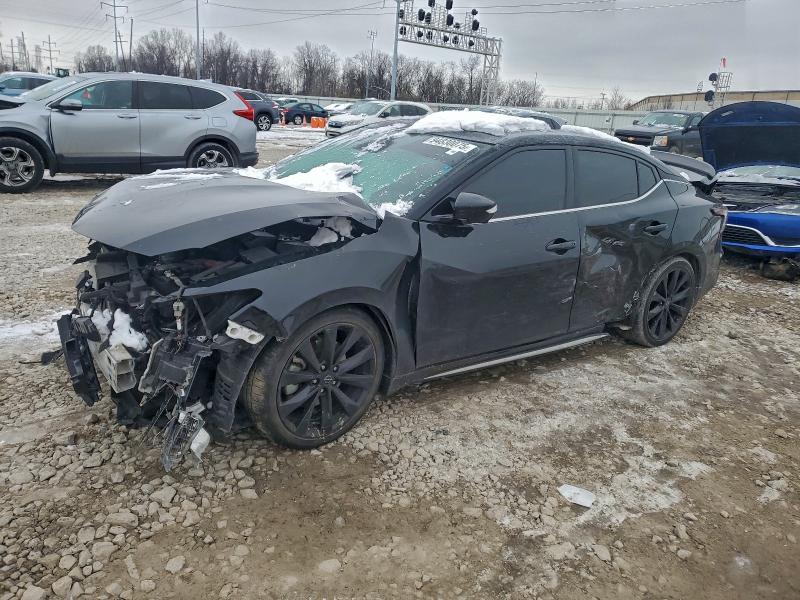 Фото 1 - NISSAN MAXIMA