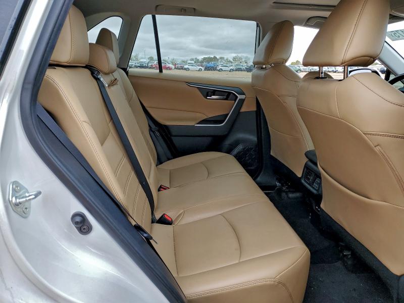 Фото 10 - TOYOTA RAV4