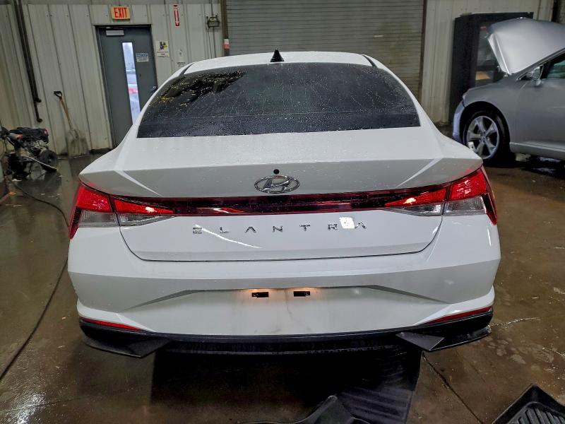 Фото 6 - HYUNDAI ELANTRA