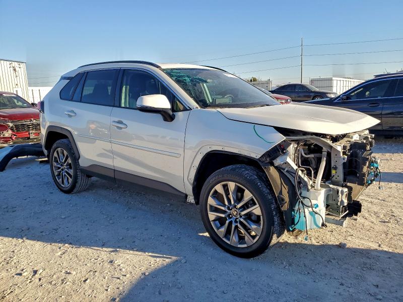 Фото 4 - TOYOTA RAV4