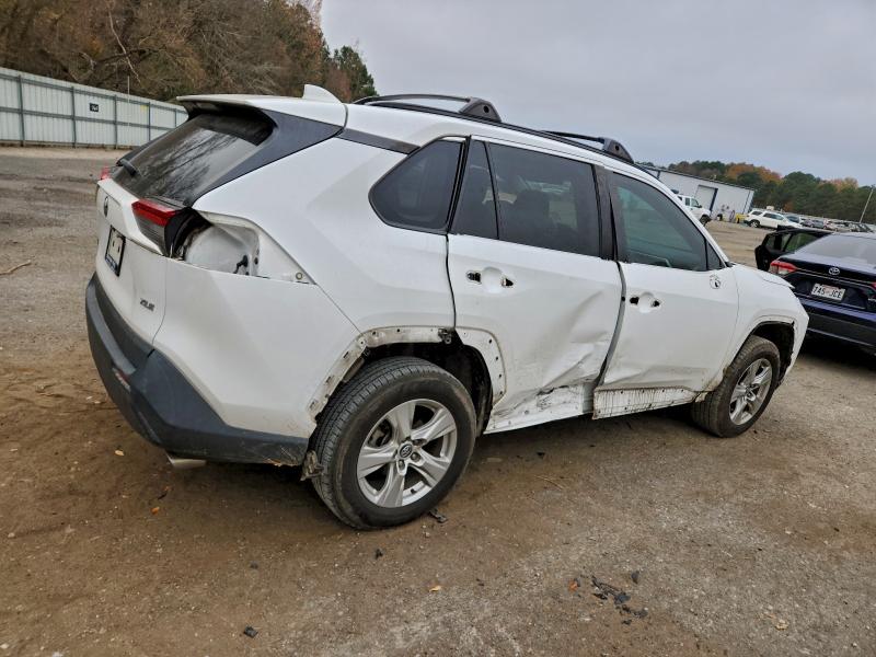 Фото 3 - TOYOTA RAV4