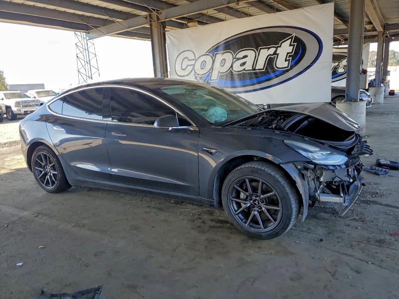 Фото 4 - TESLA MODEL 3