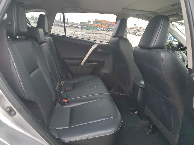 Фото 11 - TOYOTA RAV4