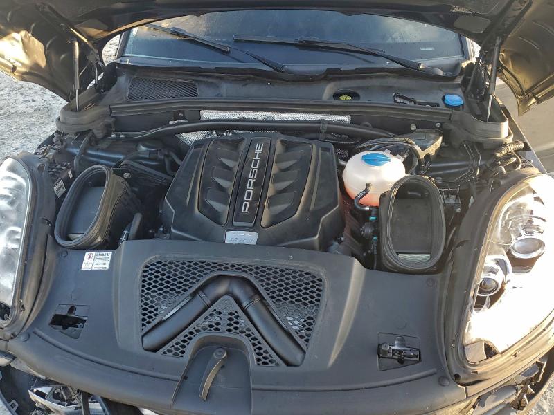 Фото 12 - PORSCHE MACAN