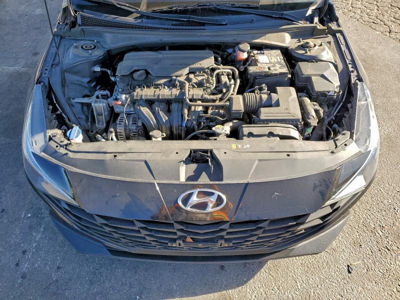 Фото 11 - HYUNDAI ELANTRA