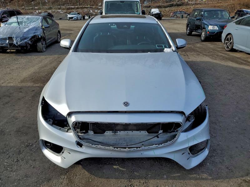 Фото 5 - MERCEDES-BENZ E-CLASS