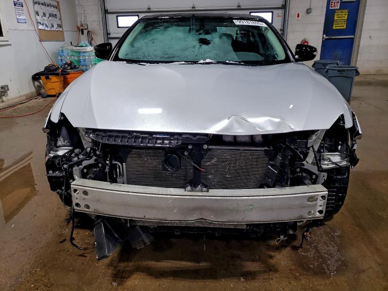 Фото 5 - NISSAN MAXIMA