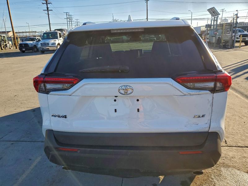 Фото 6 - TOYOTA RAV4