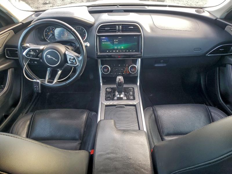 Фото 8 - JAGUAR XE